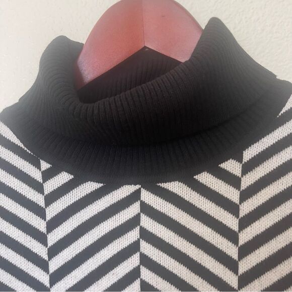 Worthington Large Chevron Black and White Striped Turtleneck Sweater - Picture 7 of 10